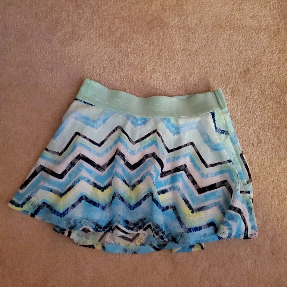 Cute zigzag pattern sparkly skirt